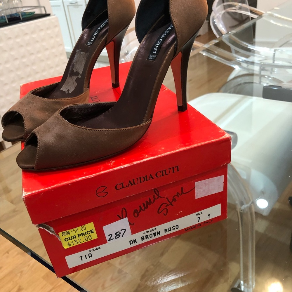 ClaudiaCiuti   Italy  heels suede   vintage  never worn  with box